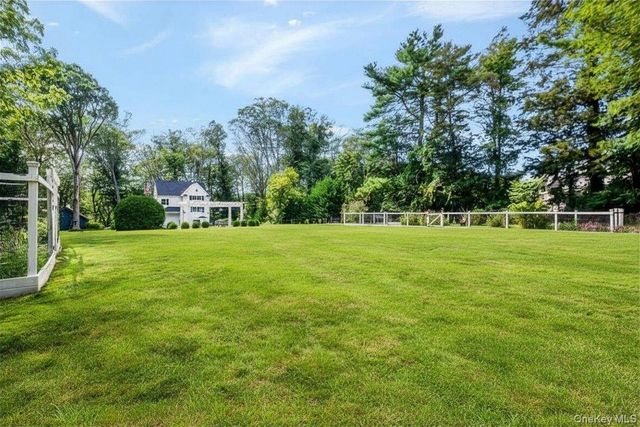 69 Southdown Road, Huntington, NY 11743