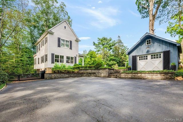 69 Southdown Road, Huntington, NY 11743