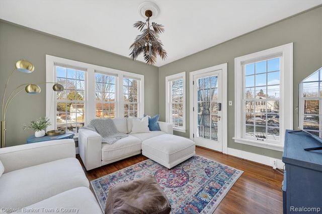 106 Lake St., Howell, MI 48843