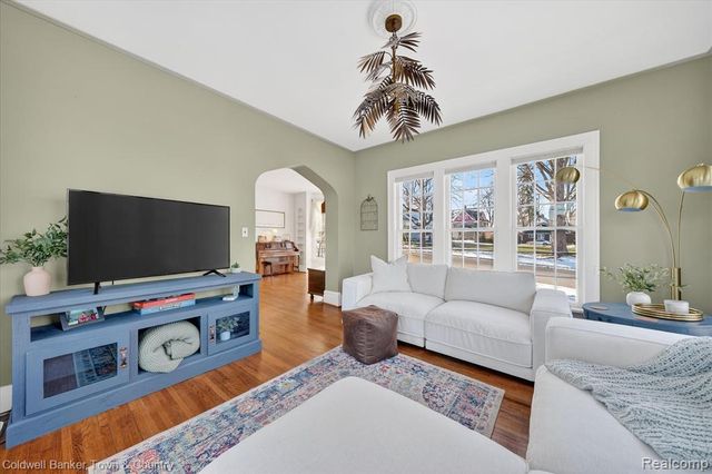 106 Lake St., Howell, MI 48843