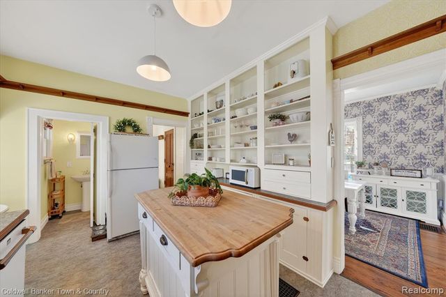 106 Lake St., Howell, MI 48843