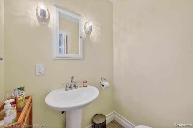 106 Lake St., Howell, MI 48843