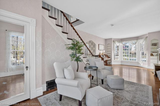 106 Lake St., Howell, MI 48843