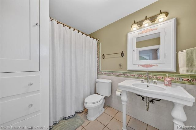 106 Lake St., Howell, MI 48843