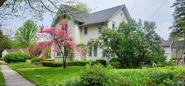 106 Lake St., Howell, MI 48843