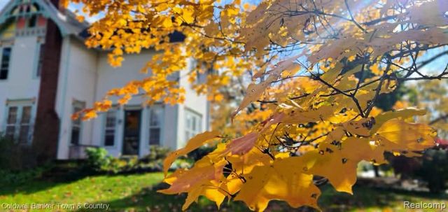 106 Lake St., Howell, MI 48843