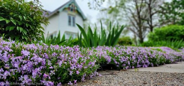 106 Lake St., Howell, MI 48843