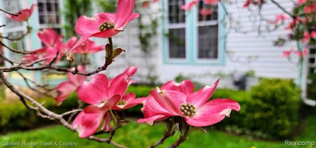 106 Lake St., Howell, MI 48843