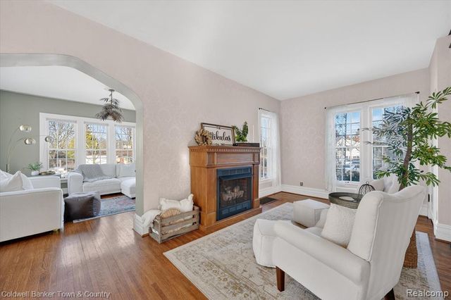 106 Lake St., Howell, MI 48843