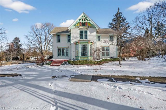 106 Lake St., Howell, MI 48843