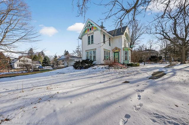 106 Lake St., Howell, MI 48843