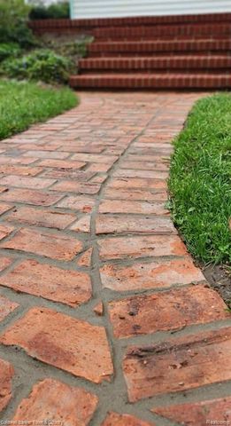 106 Lake St., Howell, MI 48843