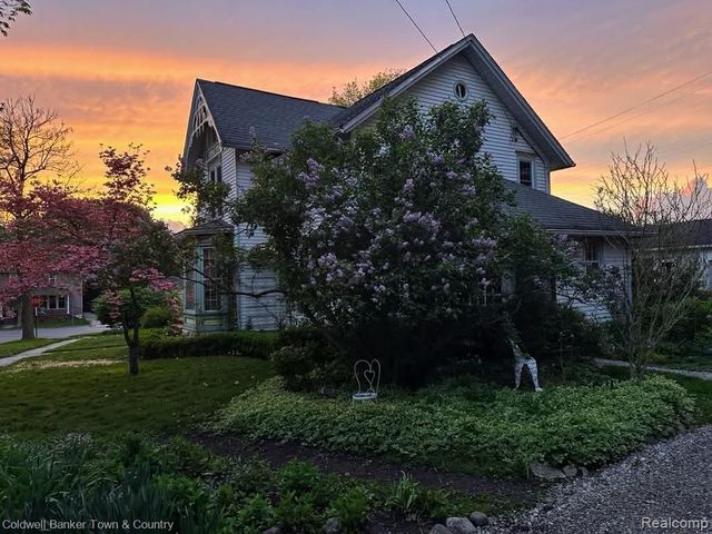 106 Lake St., Howell, MI 48843