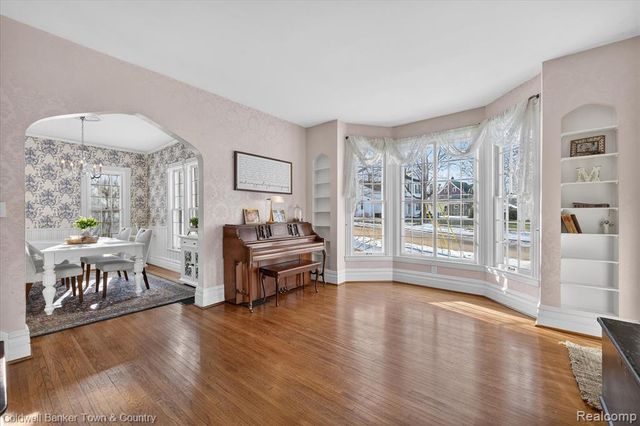 106 Lake St., Howell, MI 48843