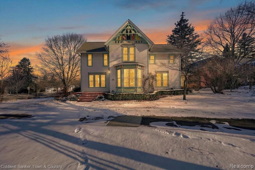 106 Lake St., Howell, MI 48843