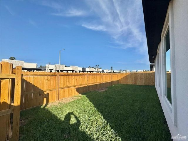 4213 Hummingbird Avenue 92, Mcallen, TX 78504