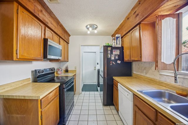 13018 Larkyorke, San Antonio, TX 78233