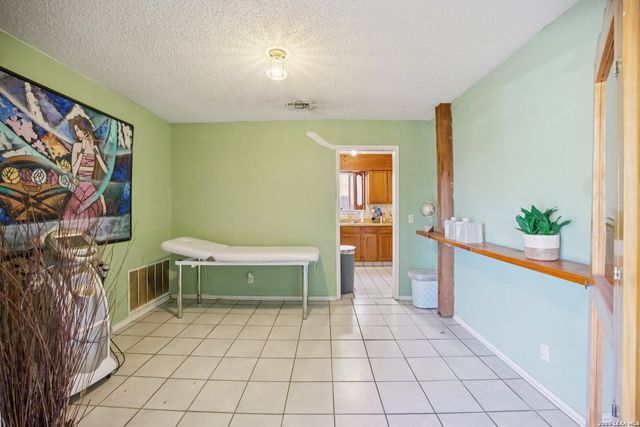 13018 Larkyorke, San Antonio, TX 78233