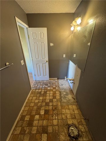 3103 12th Street, Bentonville, AR 72712