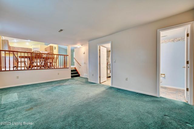 8724 Sentry Dr, Florence, KY 41042