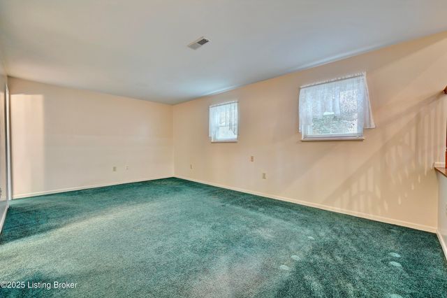 8724 Sentry Dr, Florence, KY 41042