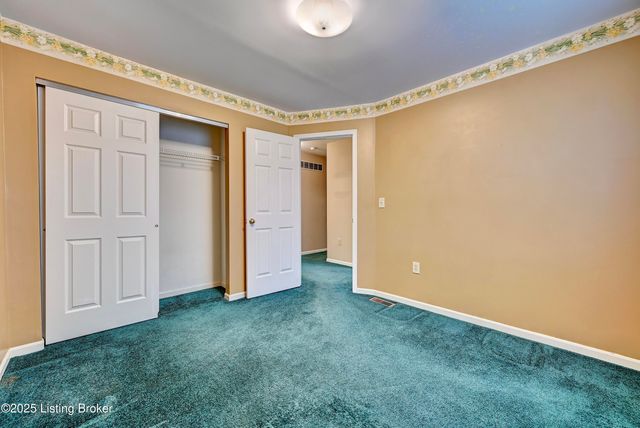 8724 Sentry Dr, Florence, KY 41042