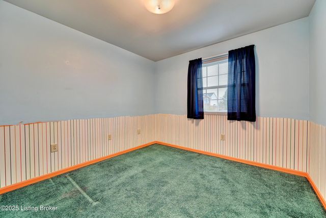 8724 Sentry Dr, Florence, KY 41042