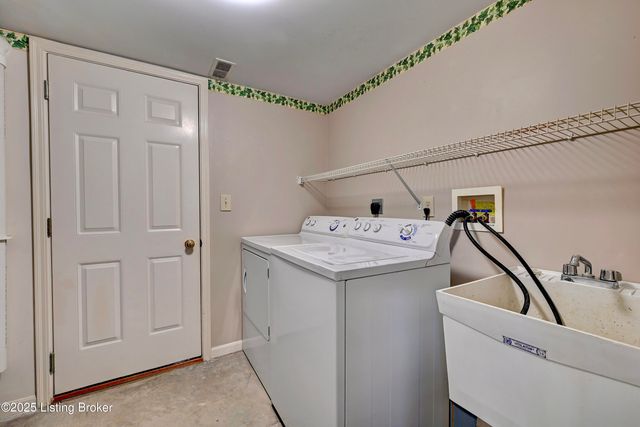 8724 Sentry Dr, Florence, KY 41042