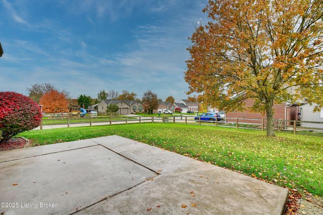 8724 Sentry Dr, Florence, KY 41042