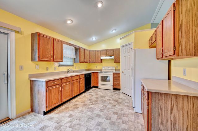 8724 Sentry Dr, Florence, KY 41042