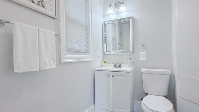 4 Longfellow Rd, Worcester, MA 01602