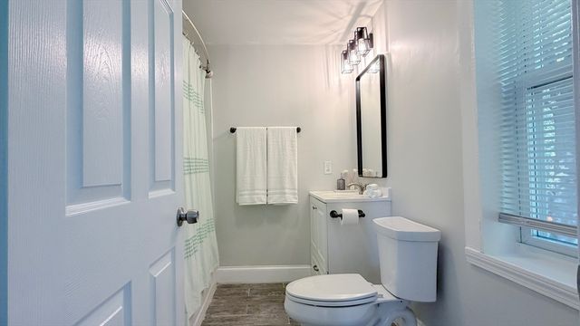 4 Longfellow Rd, Worcester, MA 01602