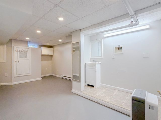 4 Longfellow Rd, Worcester, MA 01602