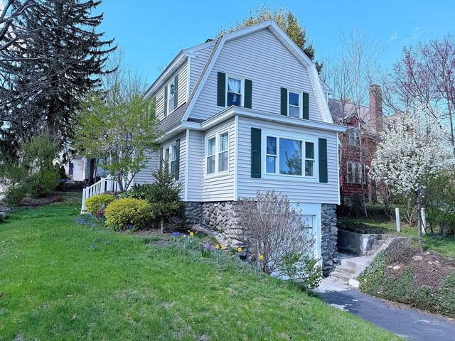4 Longfellow Rd, Worcester, MA 01602