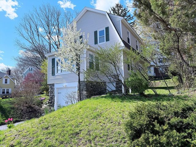 4 Longfellow Rd, Worcester, MA 01602