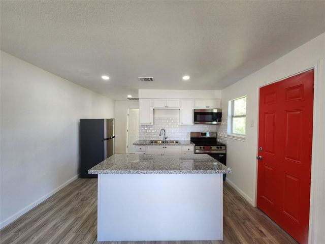 2706 Berry Street B, Houston, TX 77004