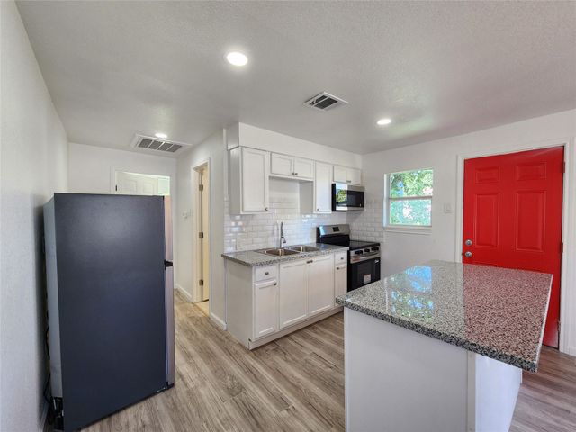2706 Berry Street B, Houston, TX 77004