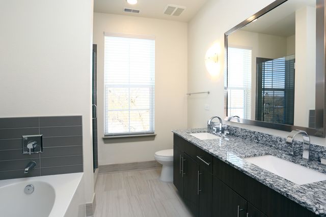 670 E Algonquin Road 4101, Schaumburg, IL 60173