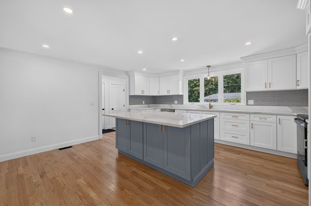 151 Rockland Dr, Brockton, MA 02301
