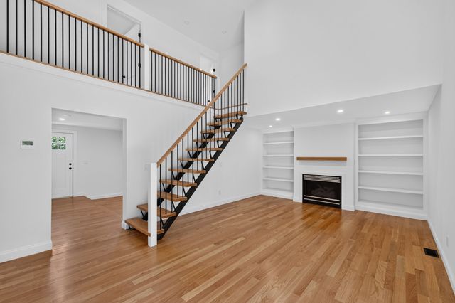 151 Rockland Dr, Brockton, MA 02301