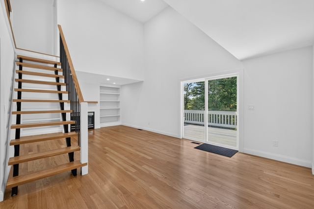 151 Rockland Dr, Brockton, MA 02301