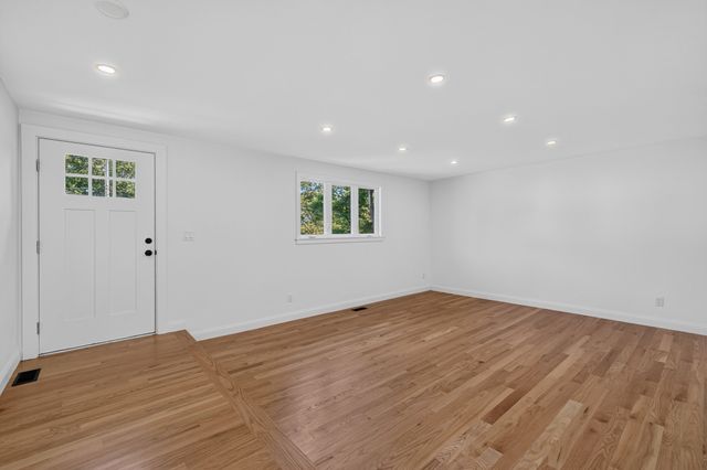 151 Rockland Dr, Brockton, MA 02301