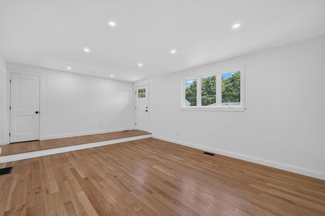 151 Rockland Dr, Brockton, MA 02301