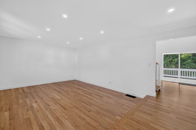 151 Rockland Dr, Brockton, MA 02301