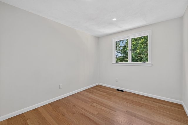 151 Rockland Dr, Brockton, MA 02301