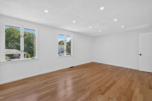 151 Rockland Dr, Brockton, MA 02301