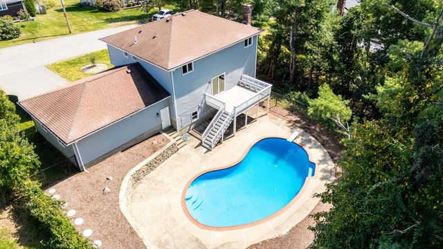 151 Rockland Dr, Brockton, MA 02301