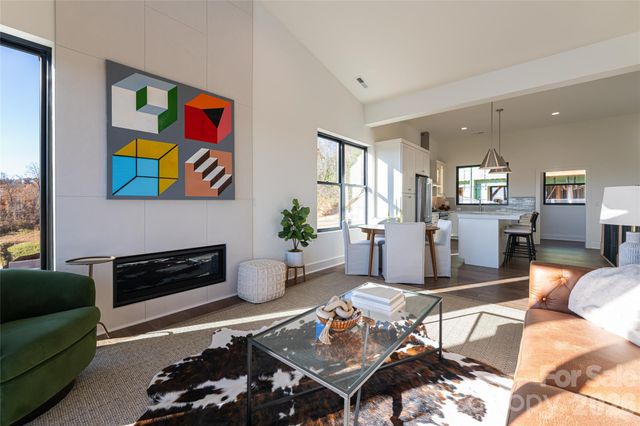 610 Storybook Villas Trail, Asheville, NC 28804