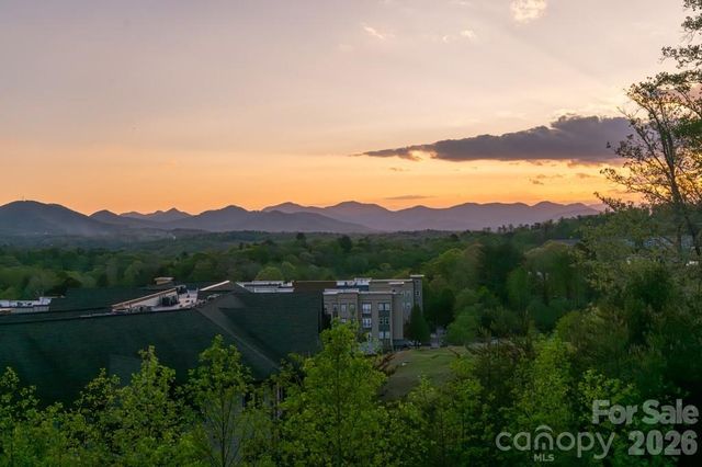 610 Storybook Villas Trail, Asheville, NC 28804