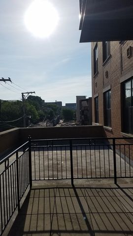 950 W Leland Avenue 305, Chicago, IL 60640